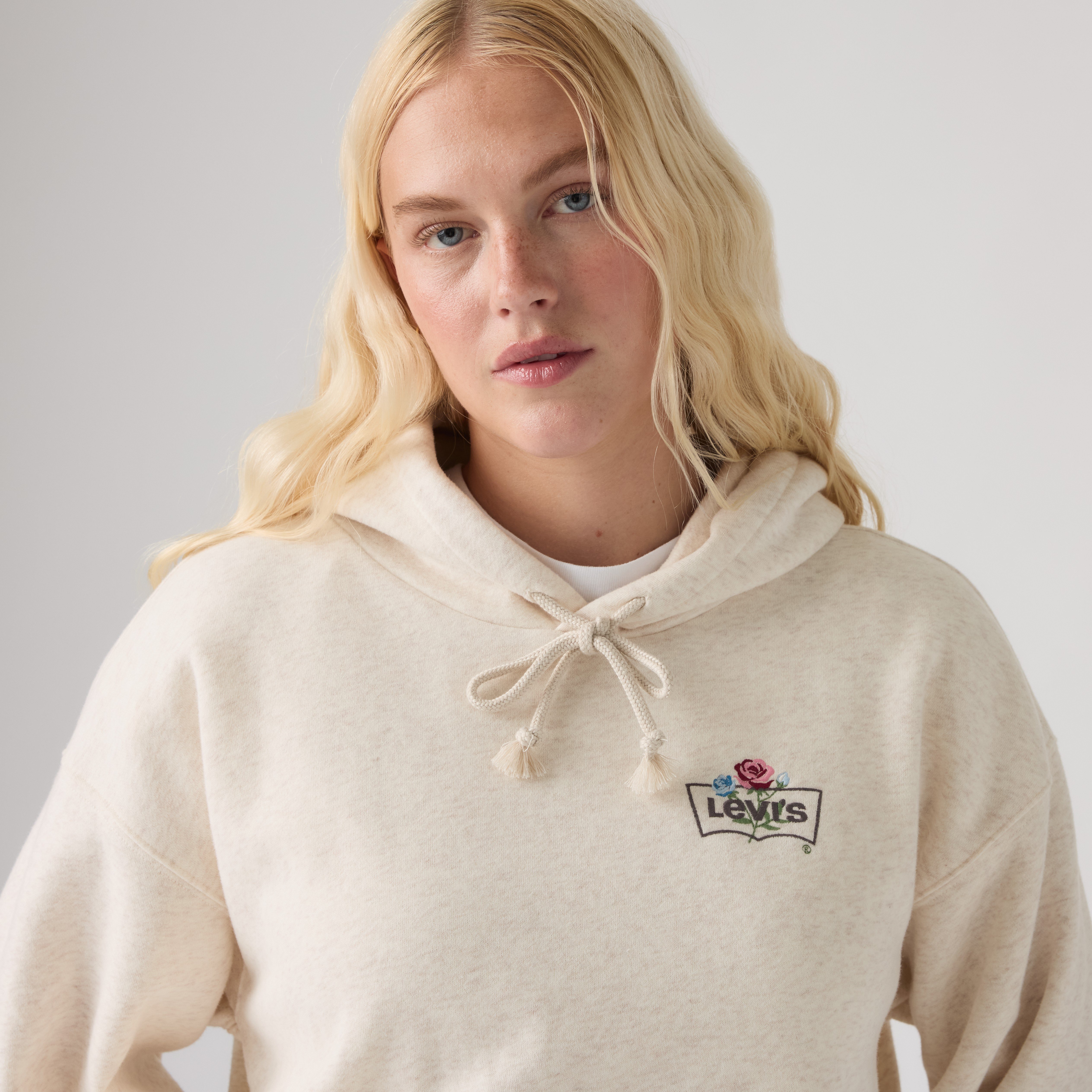 POLERÓN MUJER EVERYDAY HOODIE 2.0 BEIGE LEVIS 008CR-0001 - 4