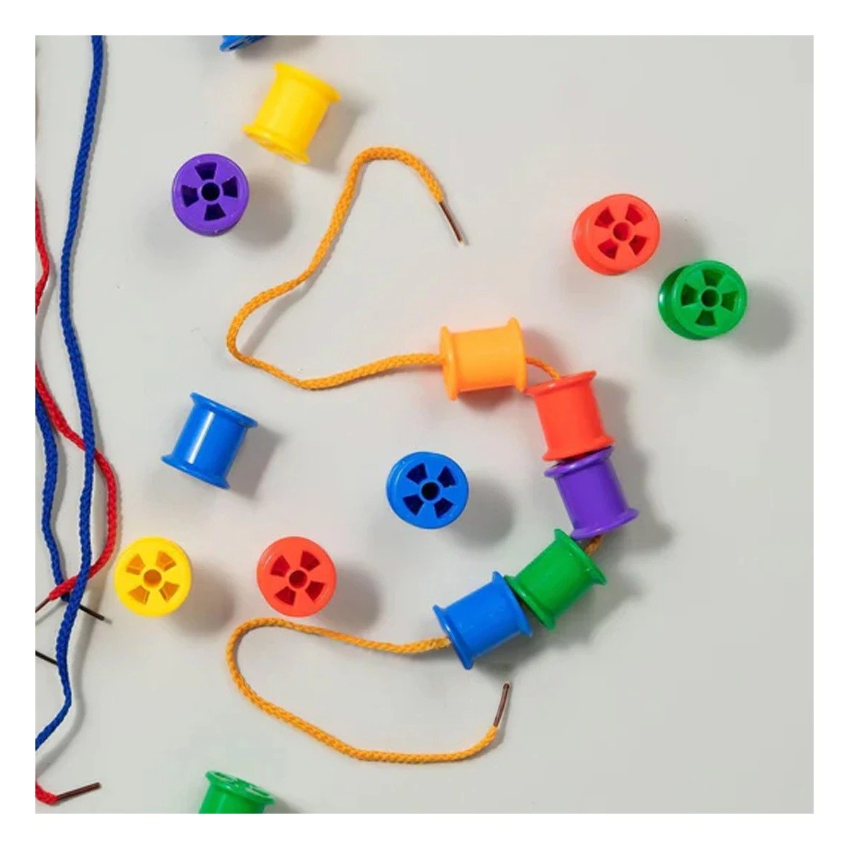 JUEGO DIDÁCTICO RYBIU PIEZAS DE CARRETES PARA ARMAR MULTICOLOR + PAPEL DE REGALO - 3