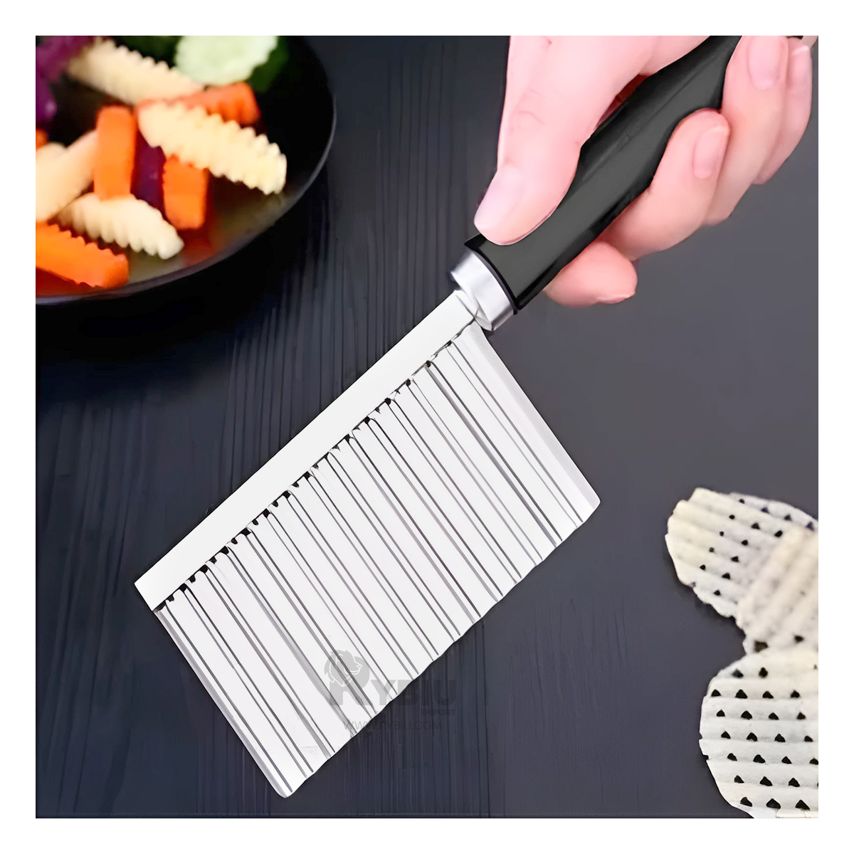 UTENSILIO UTIL PARA CORTAR PLATEADO Y+BANDERITAS ADHESIVAS - 2