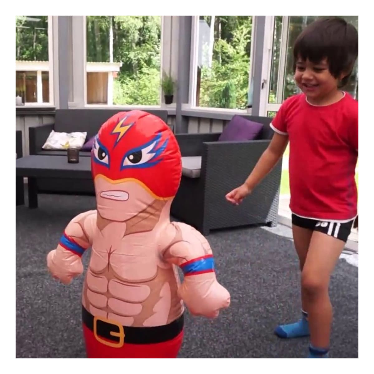 INFLABLE IMPACTANTE DE LUCHADOR EN ROJO Y+REGALO AGENDITA - 3