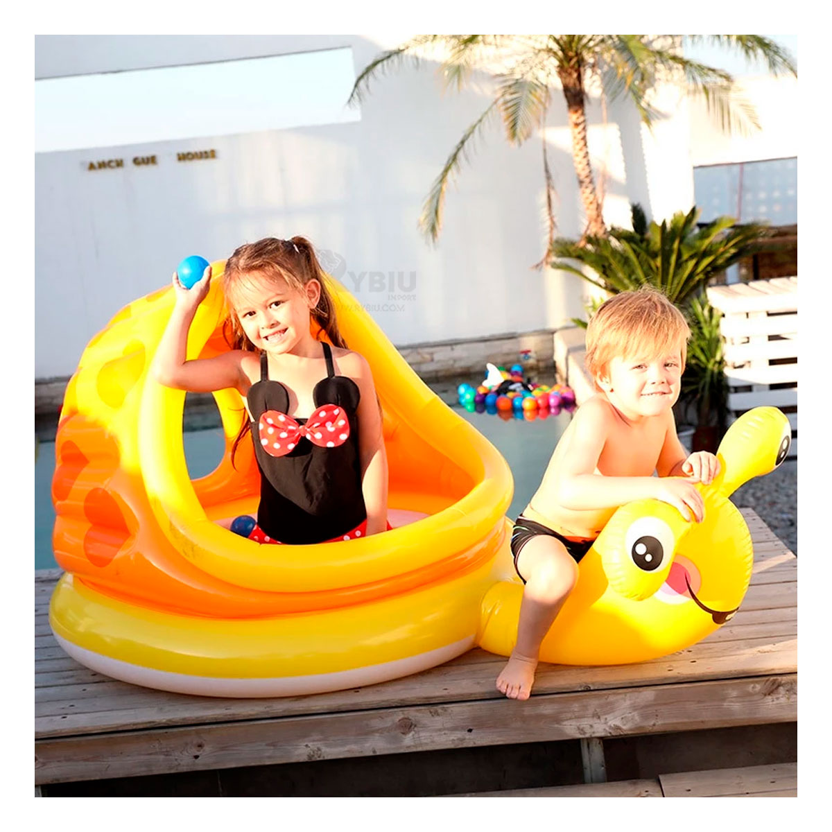 PILETA JUVENIL CON ESPACIO AMPLIO Y+BANDERITAS ADHESIVAS - 2