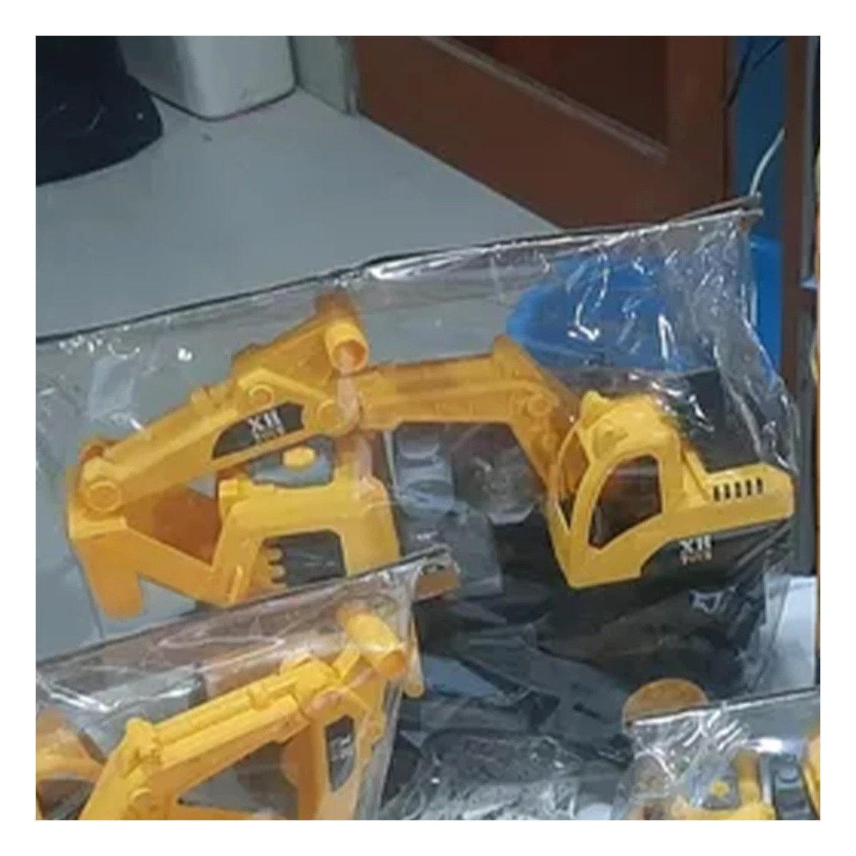 CAMION EXCAVADOR AMARILLO DE CONSTRUCCION EN BOLSA GRANDE PARA JUEGO DIARIO - 4