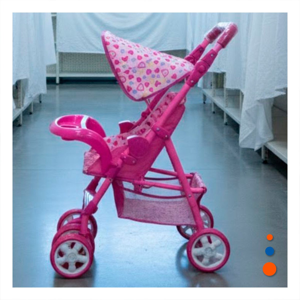 COCHE PARA MUÑECA CON DISEÑO TIERNO DE OSITOS Y CORAZONES ROSADO 68CM Y+PAPEL REGALO - 2