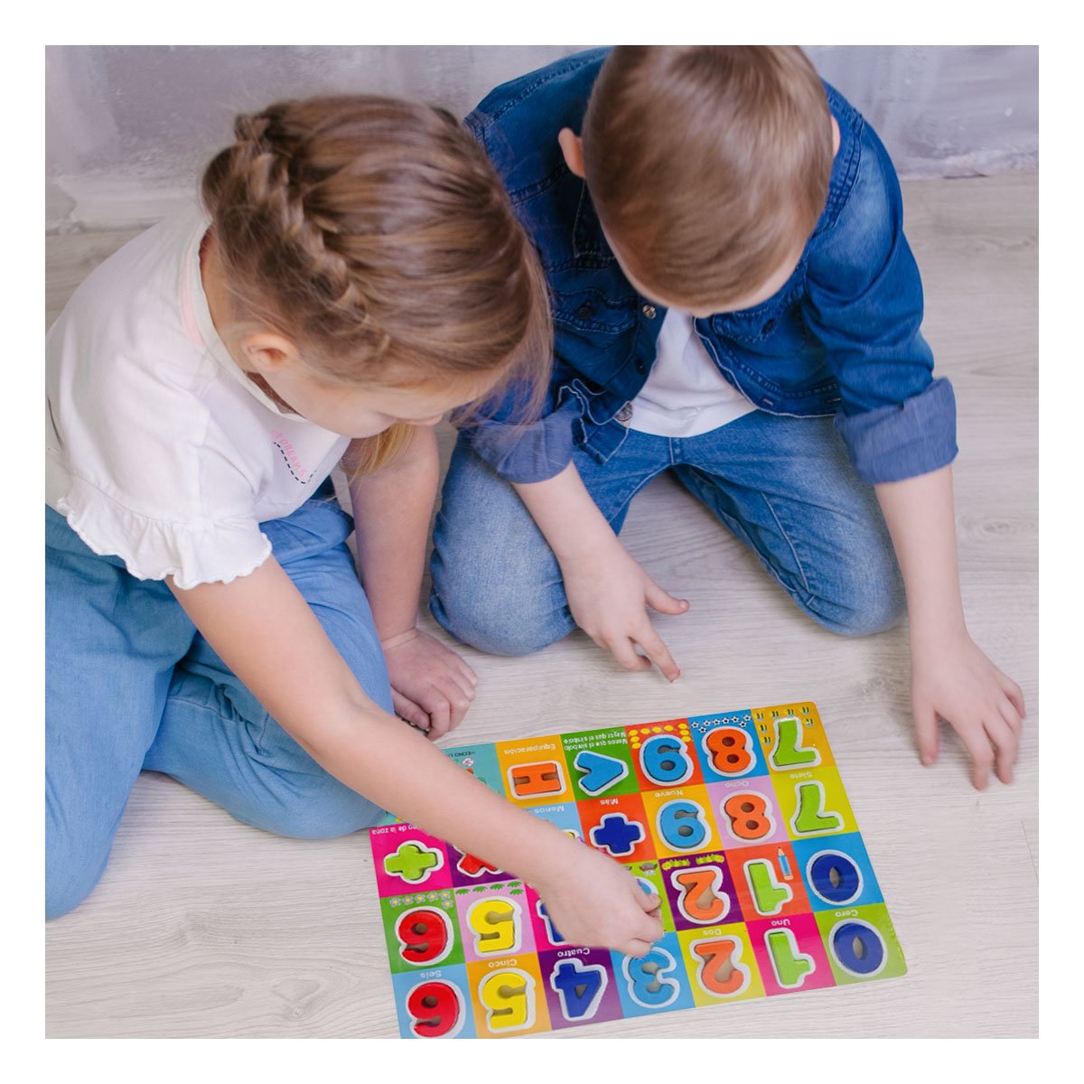TABLERO NUMEROS Y SIGNOS MULTICOLOR CON FONDO CUADROS DIDACTICO Y+PAPEL REGALO - 2