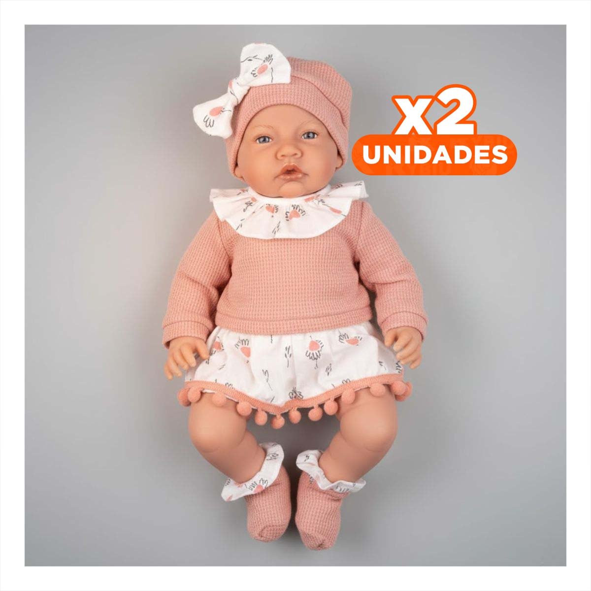 PACK2 FIGURA KIKI BABY 42CM VESTIMENTA CASUAL ROSADO CON POLO SHORT Y GORRO Y+REGALO STICKER - 1