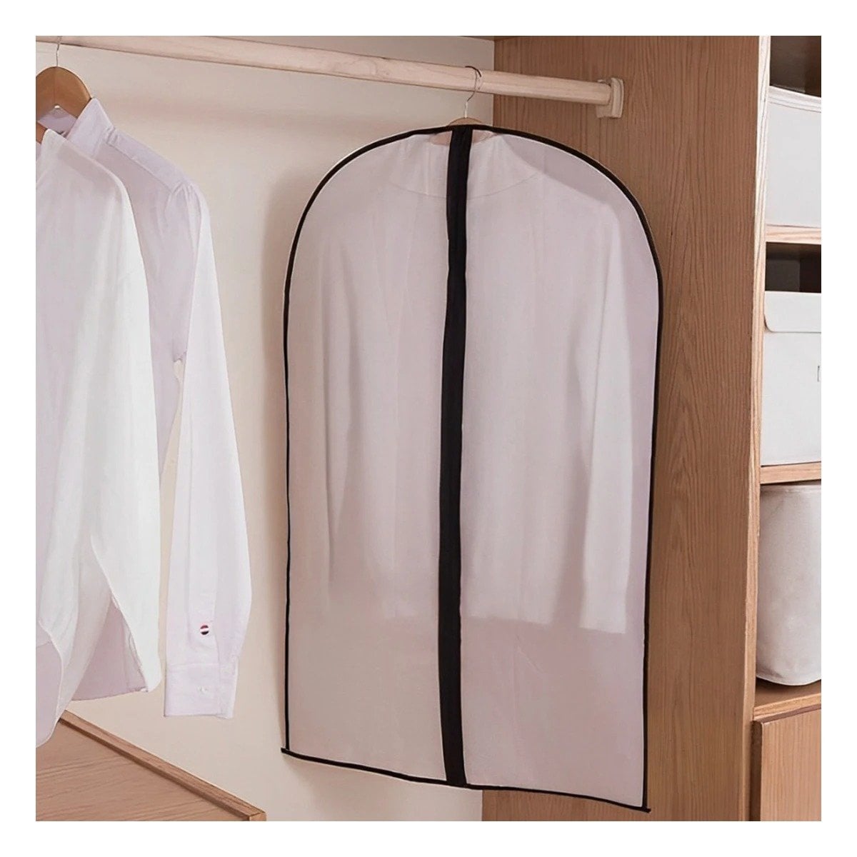 COBERTOR DE TRAJE DE PLASTICO RESISTENTE 60CMX80CM BLANCO Y+REGALO STICKER - 2