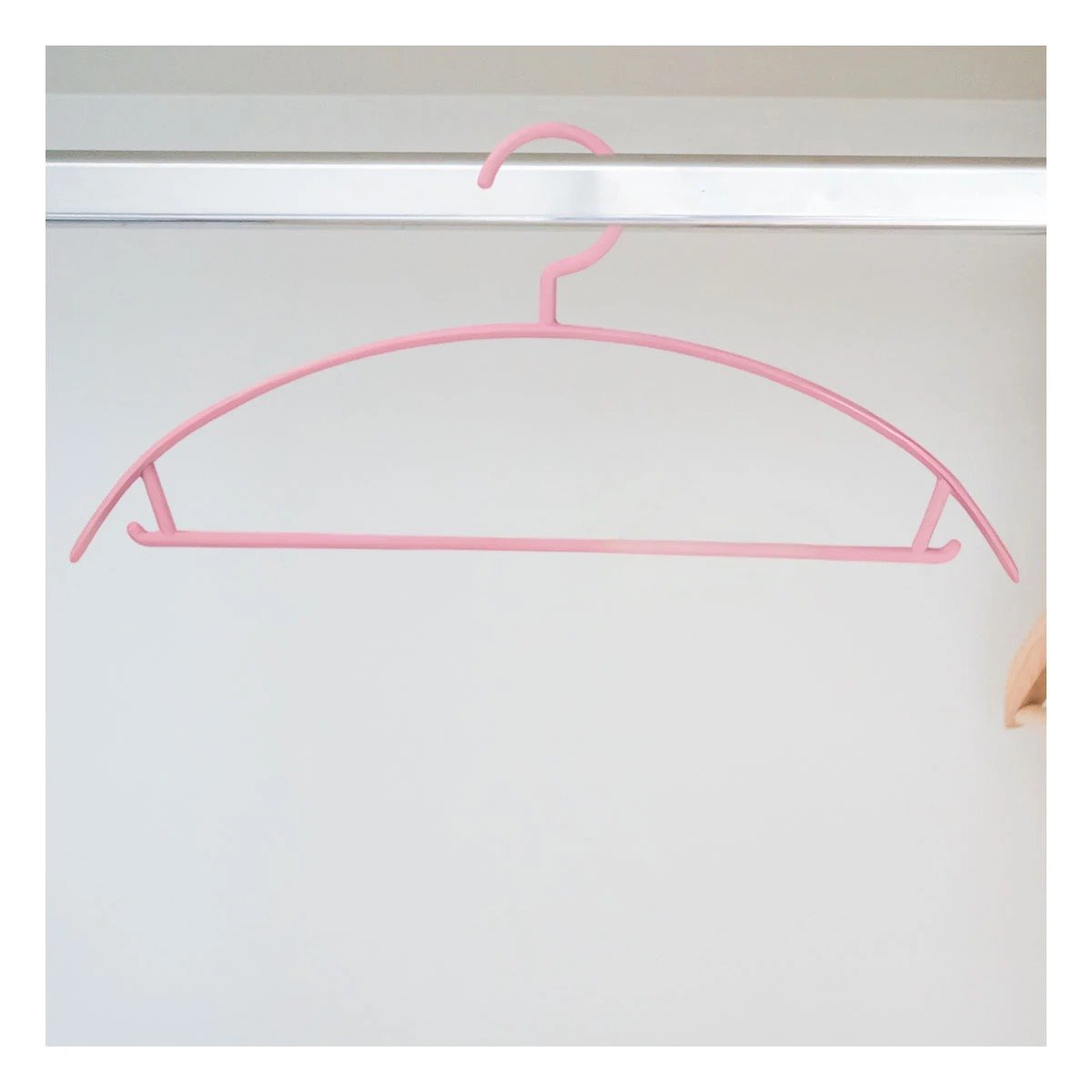 PACK6 SOPORTE COMPACTO DE PLASTICO ROSADO MEDIA LUNA DE 4 PIEZAS PARA ROPA Y+REGALO STICKER - 3
