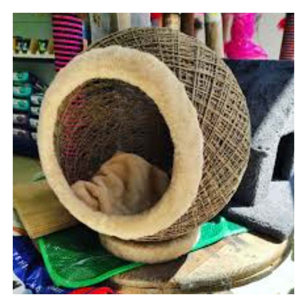 BASE CONFORTABLE CON COJIN MARRON CLARO EN NIDO PELUCHE BLANCO Y+POST IT - 2
