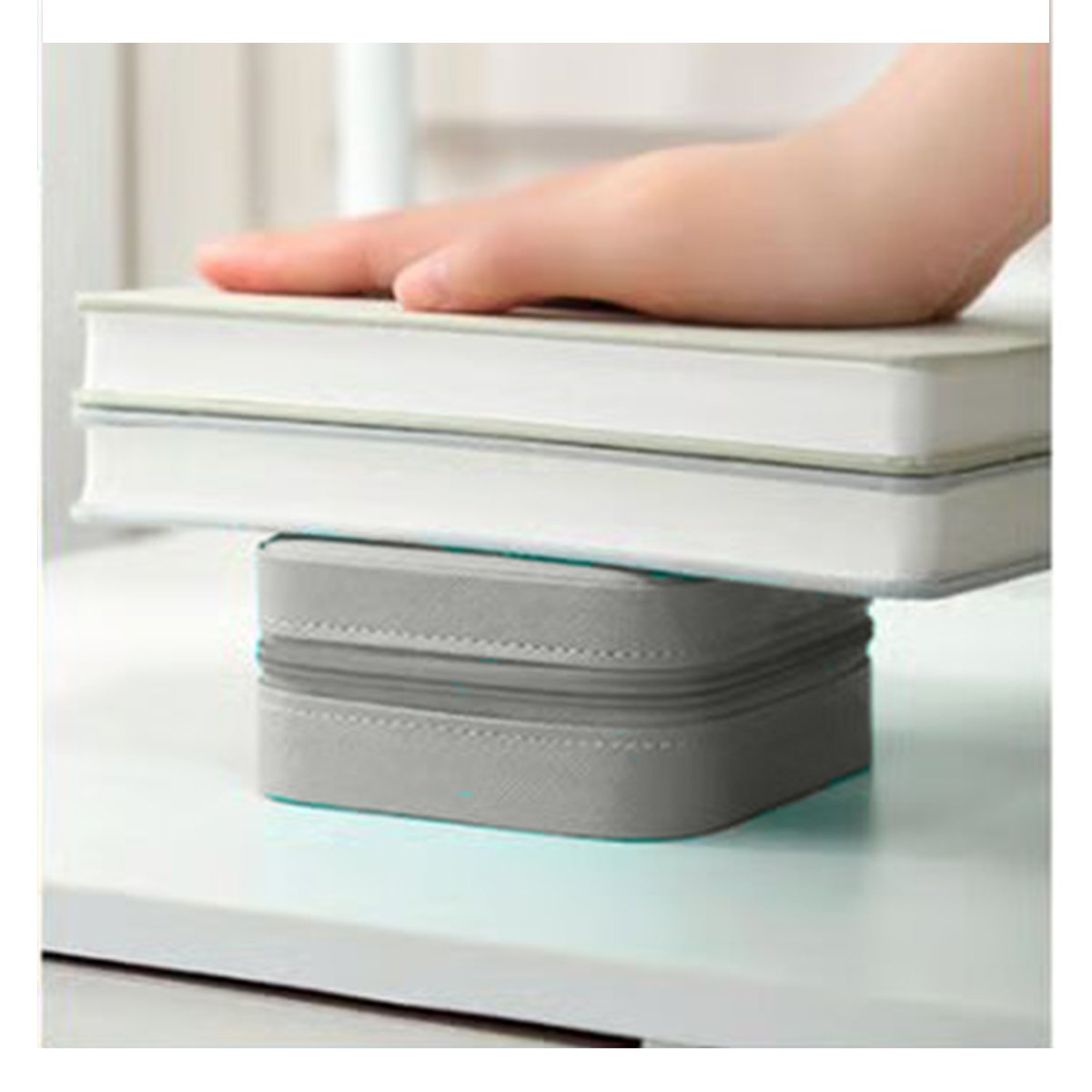 PRESENTACION JOYERO MINI PORTATIL PARA MUJER EN GRIS AGUA Y+POST IT - 2