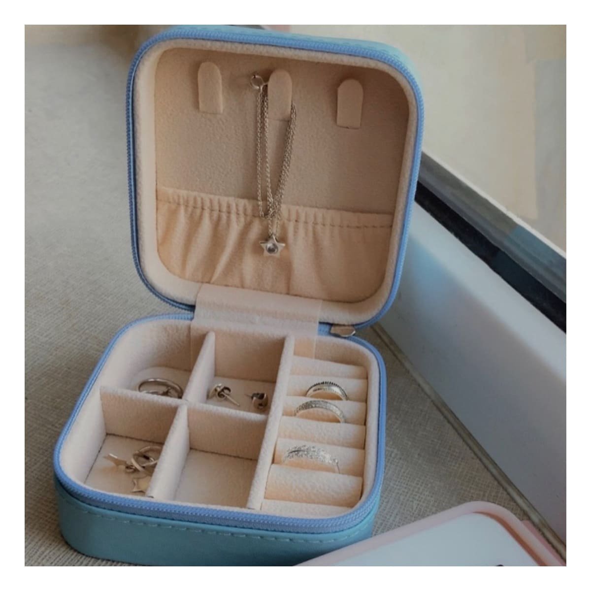 PRESENTACION JOYERO MINI PORTATIL PARA MUJER EN AZUL PASTEL Y+POST IT - 3