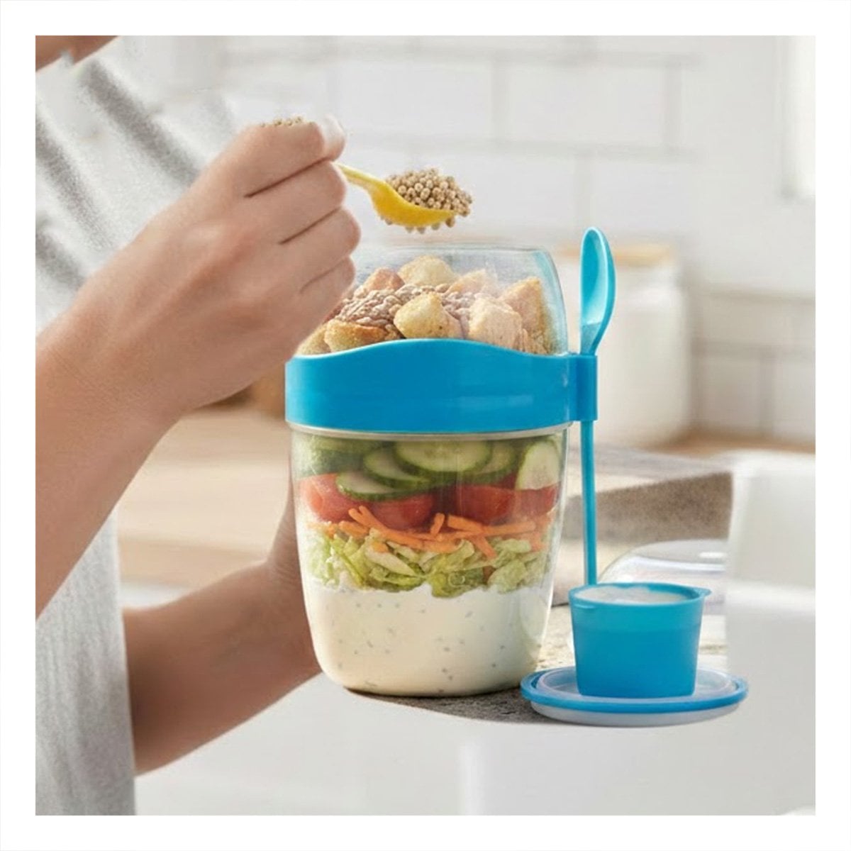 CONTENEDOR YOGURERO AZUL CON CUBIERTO INCLUIDO PARA SNACK SALUDABLE Y+REGALO STICKER - 2
