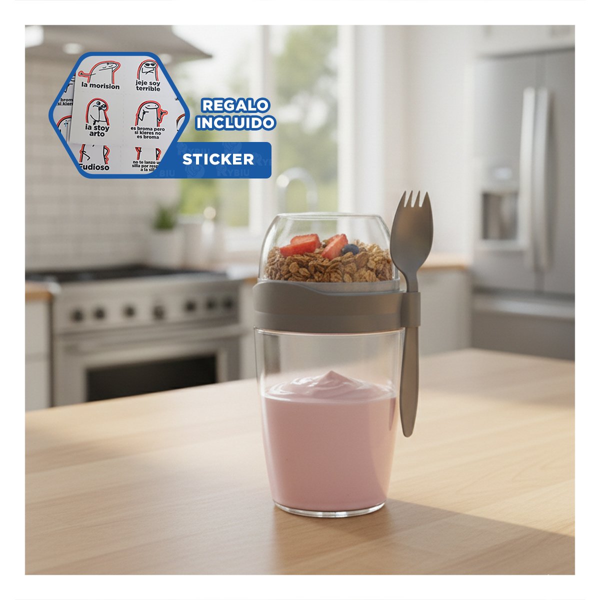 RECIPIENTE YOGURTERO 2 EN 1 CON CUBIERTO GRANDE PLOMO PARA GUARDAR CEREAL Y+REGALO STICKER - 1