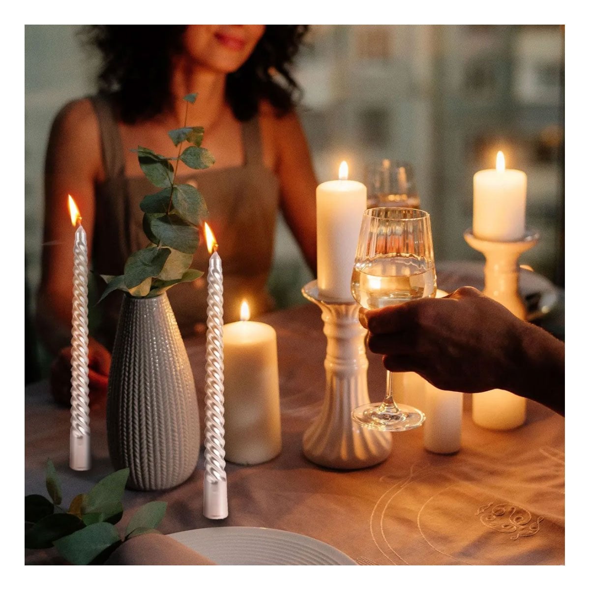 PACK4 VELAS DECORATIVAS DE CERA LARGAS CON ONDAS PARA USO EN HOGAR Y+REGALO STICKER - 3