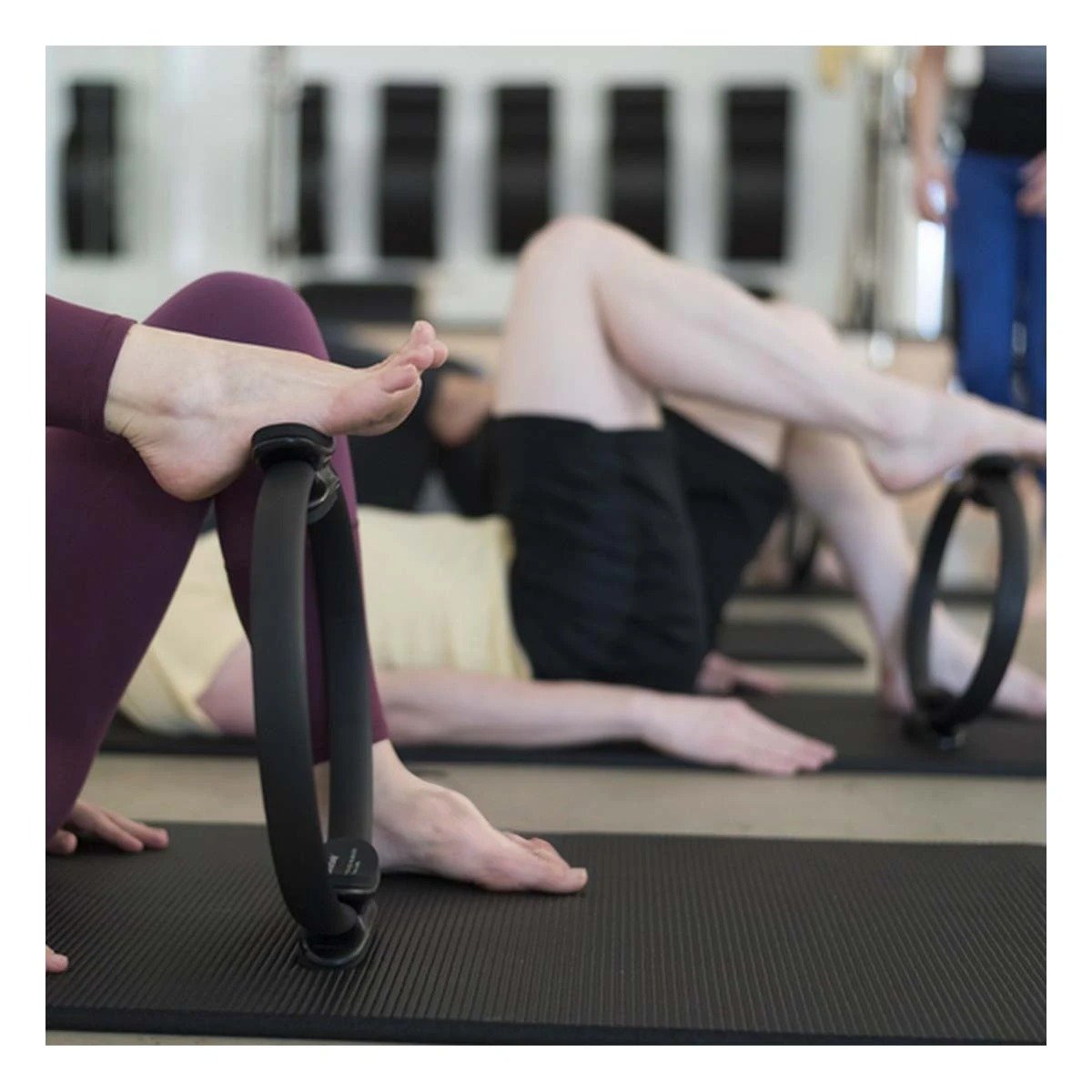 RUEDA PILATES 40 CM NEGRO PARA INTEGRAR EN RUTINAS DIARIAS DE CUERPO Y+REGALO STICKER - 5