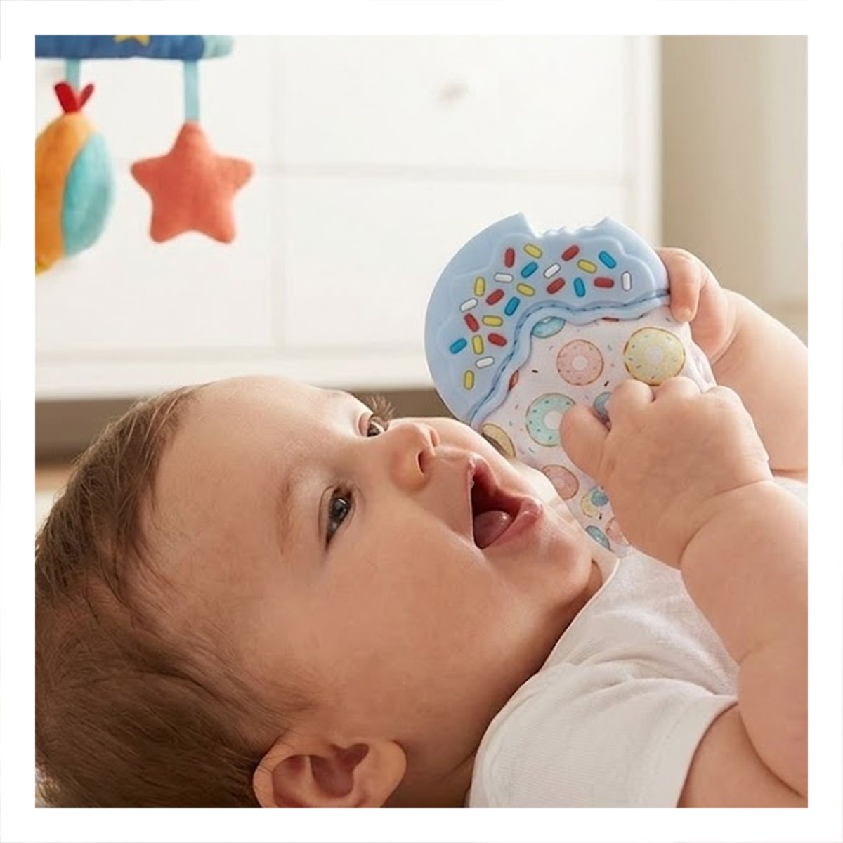 PACK2 GUANTE MORDEDOR INFANTIL EN COLOR CELESTE CON FORMA DE DONA Y+REGALO STICKER - 3
