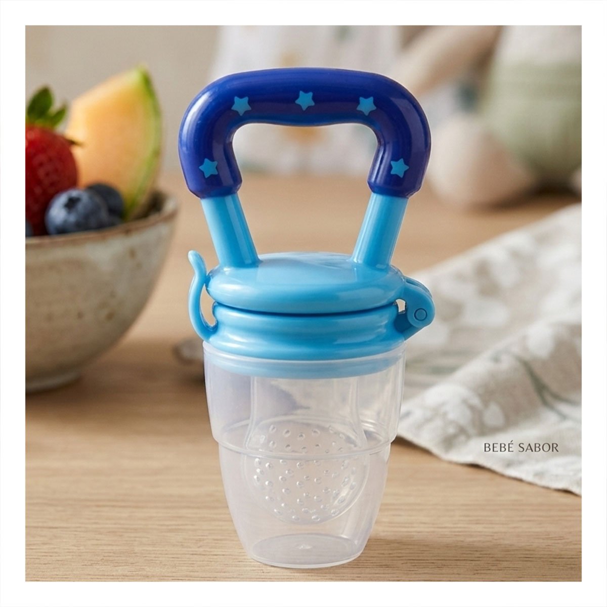ALIMENTADOR INFANTIL CON SILICONA EN COLOR AZUL Y ESTRELLITAS DECORATIVAS - 1