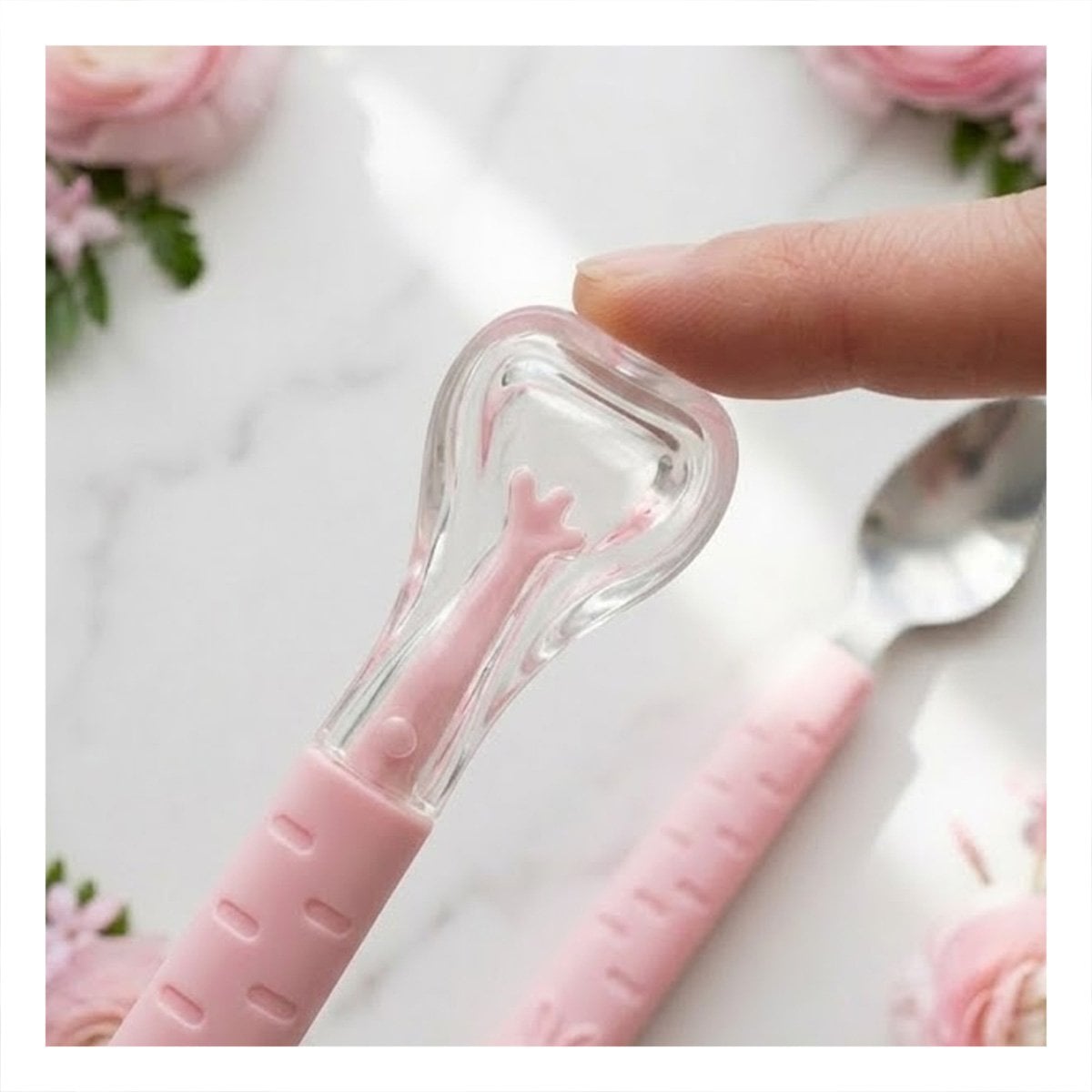 UTENSILIO EN COLOR ROSADO TIPO RASPADOR DOBLE CON CONEJO ESTAMPADO Y+PAPEL REGALO - 2