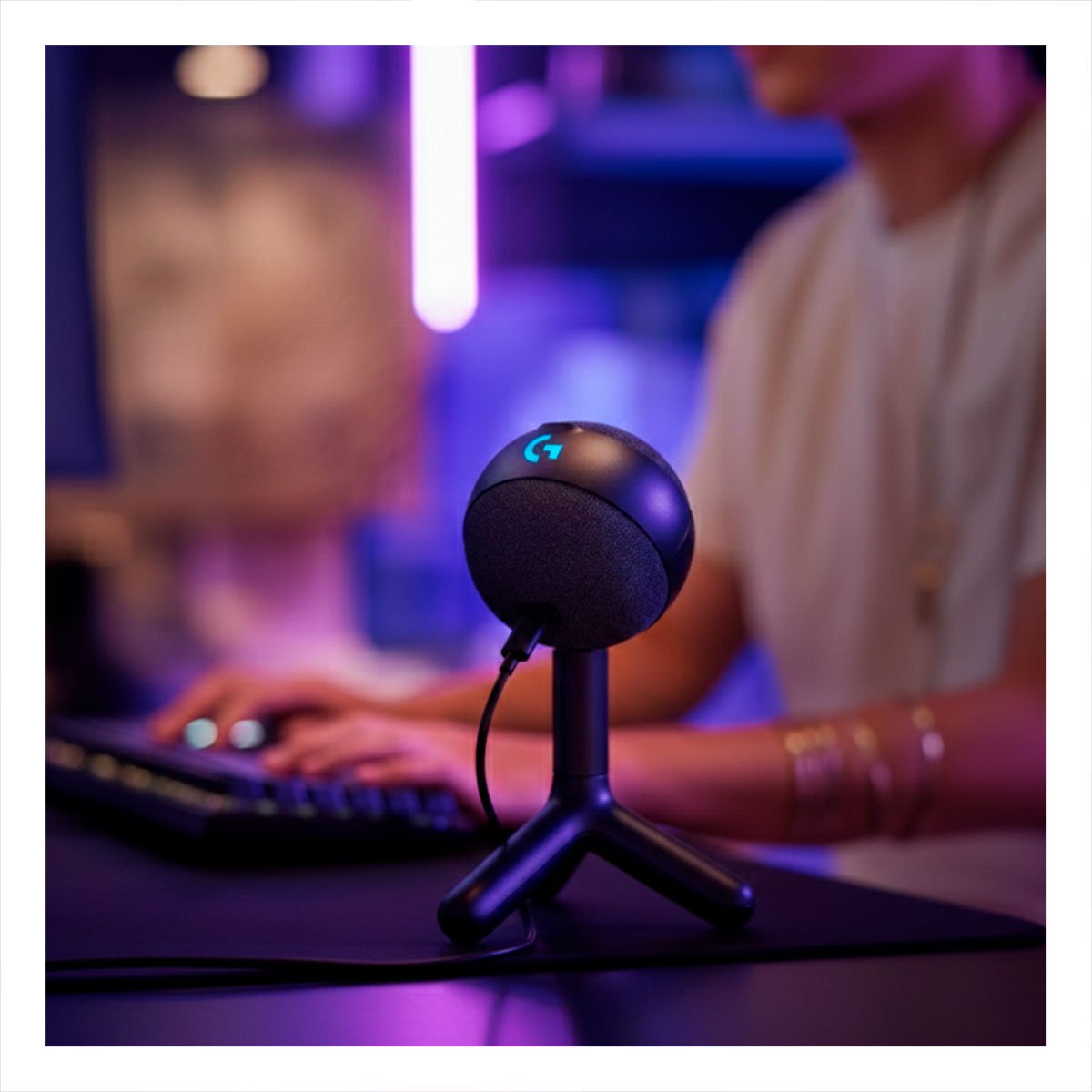 EQUIPO QUE OPTIMIZA AUDIO EN JUEGOS Y STREAMING CIRCULAR NEGRO Y+POST IT - 2