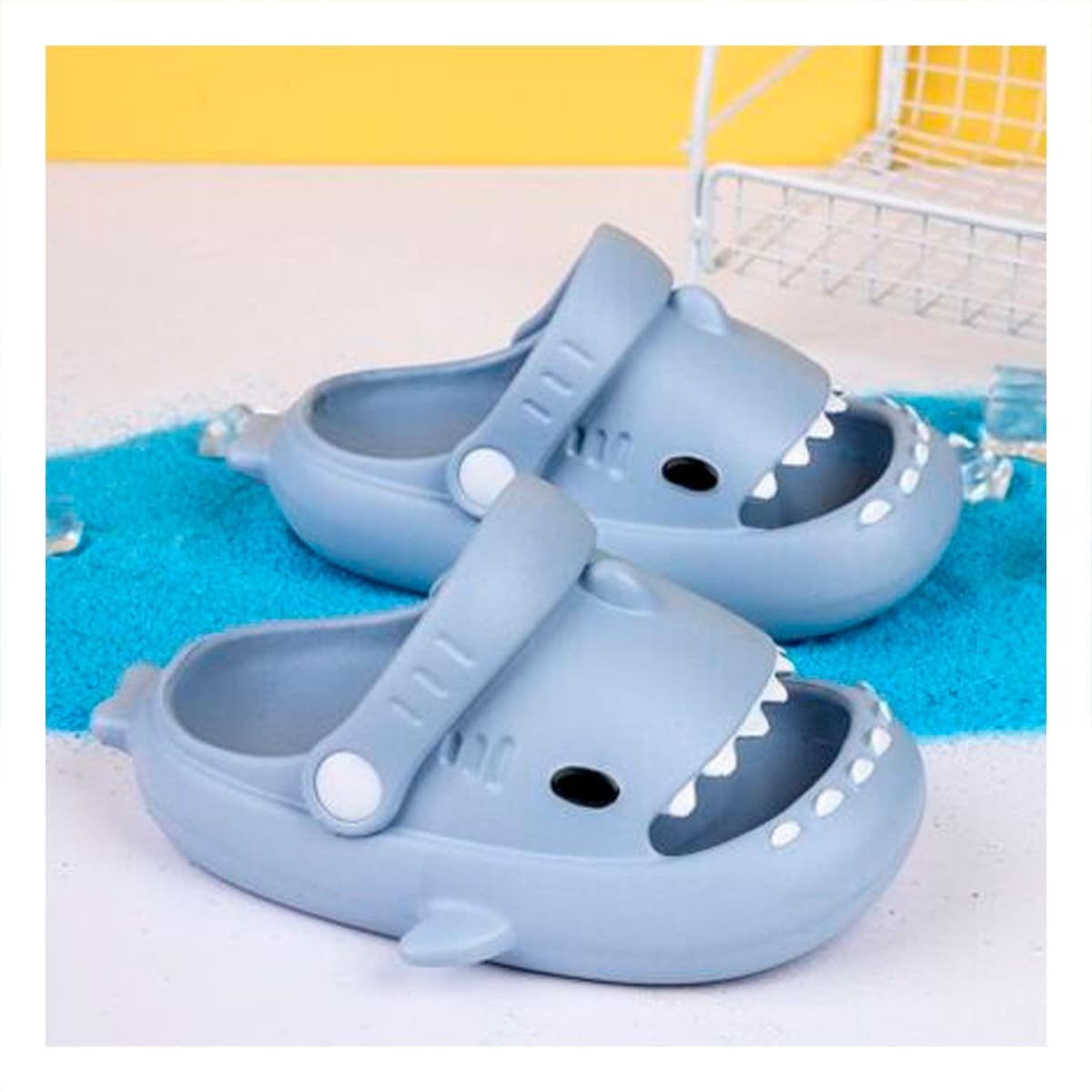 CHANCLA PARA INFANTES CON CORREA DE TIBURON TALLA 29 O 30 EN CELESTE Y+LIGAS REGALO - 2