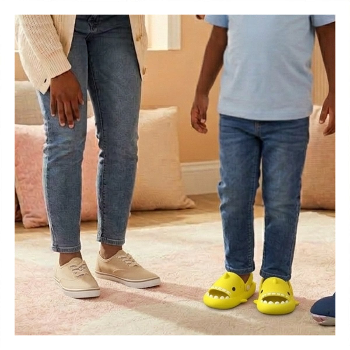 PACK2 OJOTAS DE TIBURON AMARILLO CON CORREA PARA NIÑOS TALLA 22 PARA SALIDAS Y+PAPEL REGALO - 5