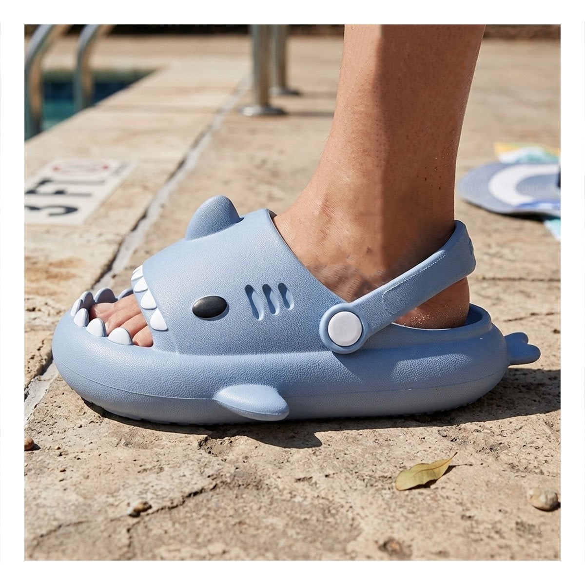 HUARACHE DE TIBURON CON CORREA TALLA 31 O 32 PARA NIÑOS COLOR CELESTE Y+PAPEL REGALO - 2