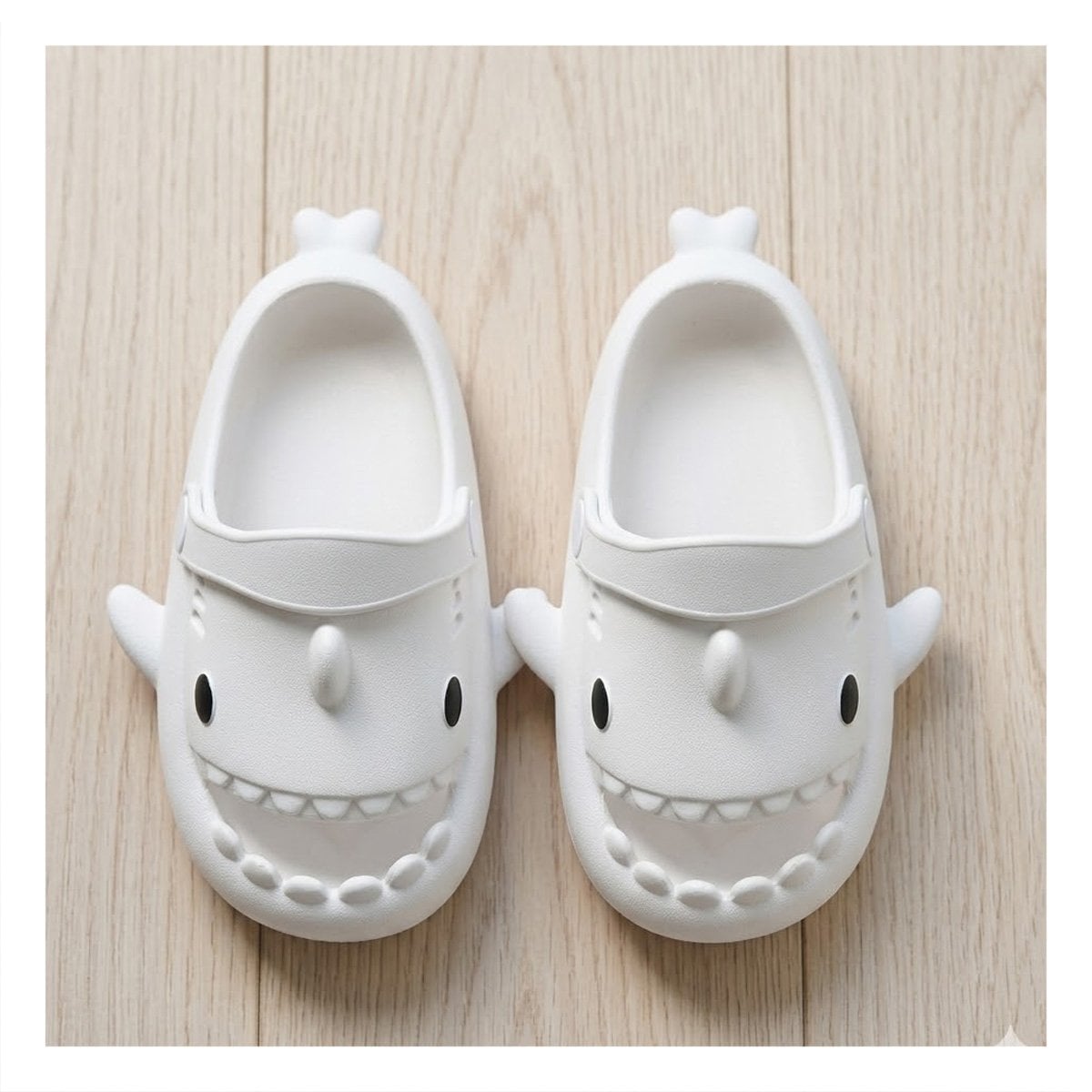 CHANCLA DE TIBURON CON CORREA PARA NIÑOS EN COLOR BLANCO TALLA 29 30 MUY LIGERA Y+POST IT - 3