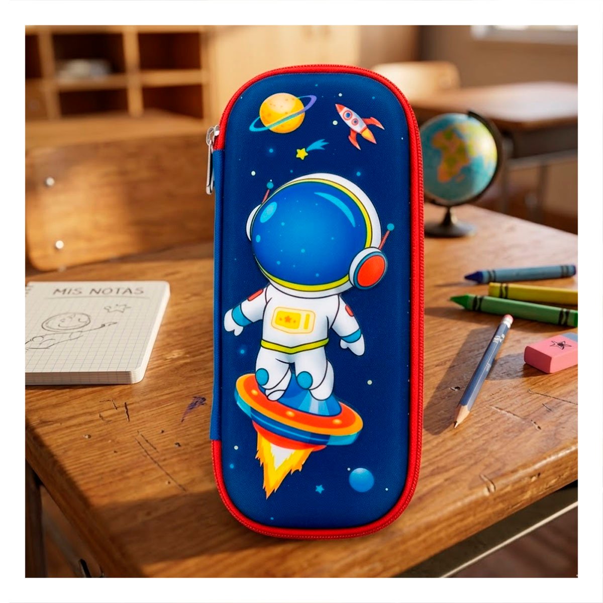 ESTUCHE ESCOLAR ASTRONAUTA AZUL ALTO RELIEVE CON CIERRE SEGURO Y PRACTICO - 2