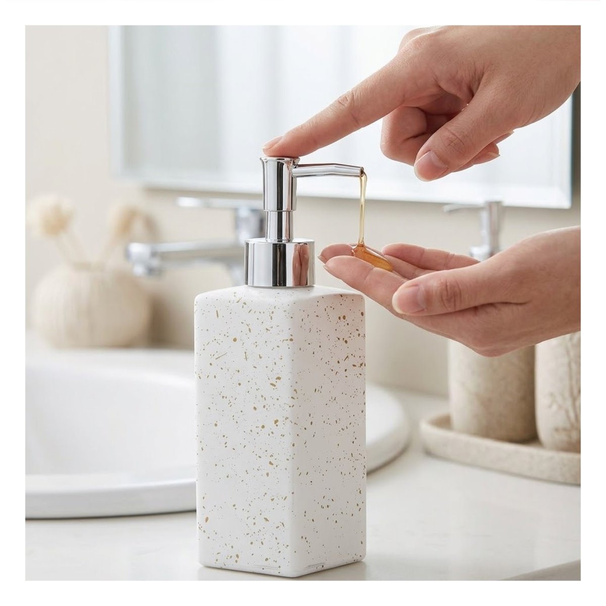 DISPENSADOR DE JABON PARA LAVAMANOS COLOR BLANCO CON DETALLES DORADOS 20,5X5,8 CM Y POST IT - 3