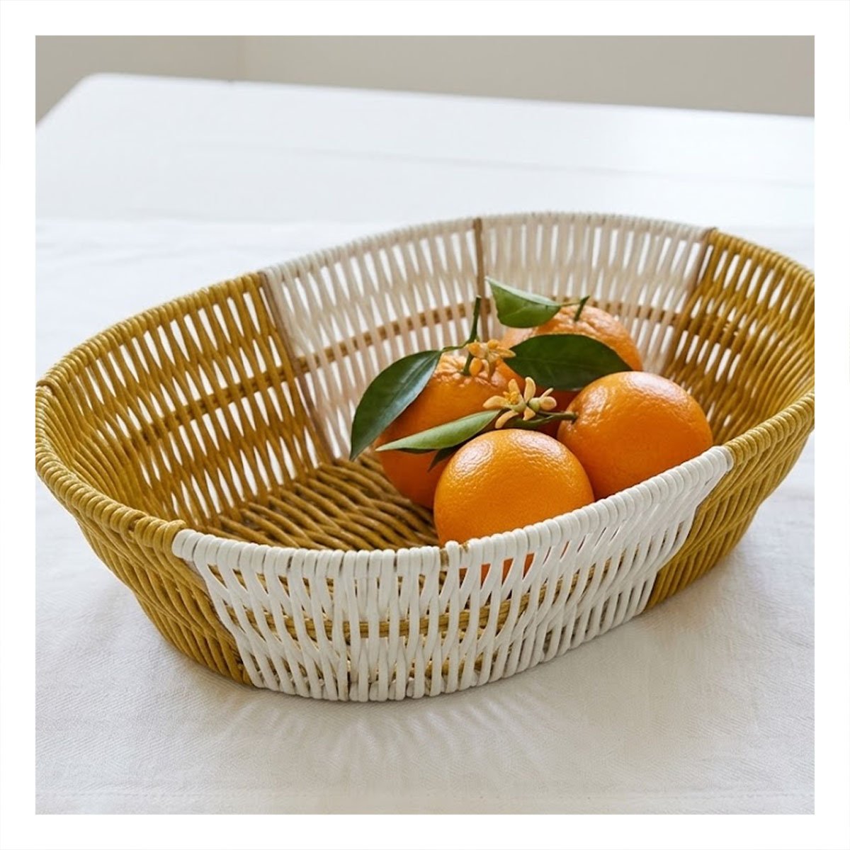 CESTA TEJIDA PARA HOGAR MOSTAZA Y BLANCO CON FORMA OVALADA 27X21X7CM YPAPEL REGALO - 2