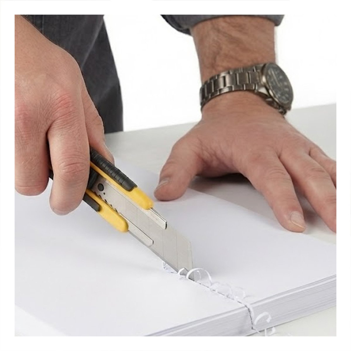 PACK12 CUTTER RESISTENTE 18 MM CON CUCHILLA RETRACTIL Y ESTUCHE AMARILLO - 5