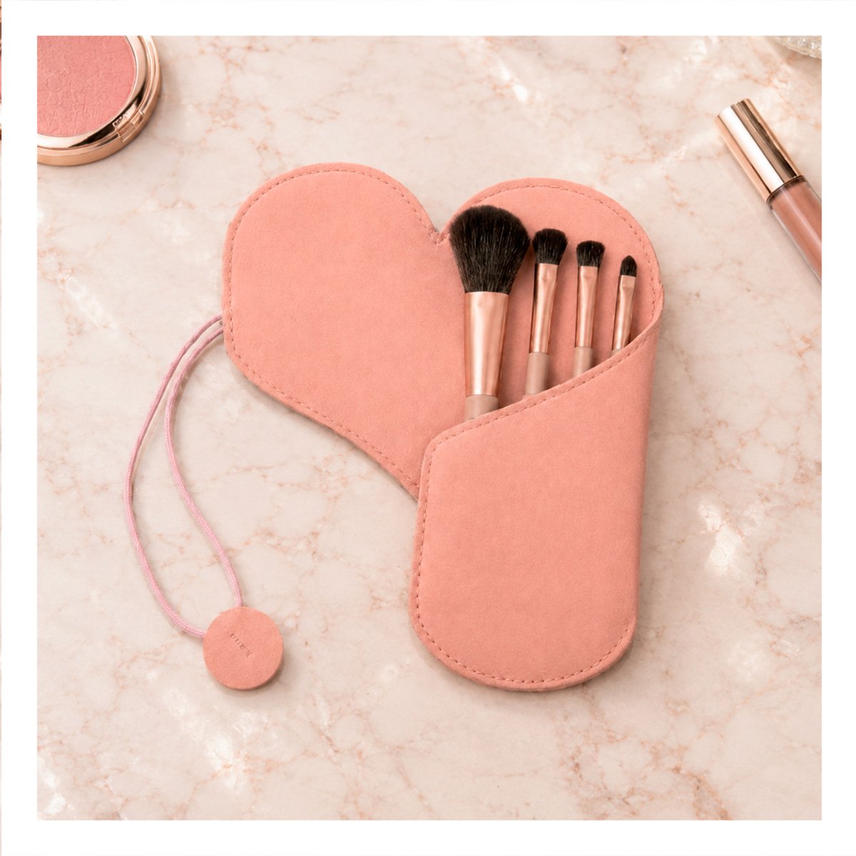 PACK6 JUEGO 4 BROCHAS PARA MAQUILLAJE CON ESTUCHE ROSADO PARA ROSTRO USO COMODO YREGALO STICKER - 3