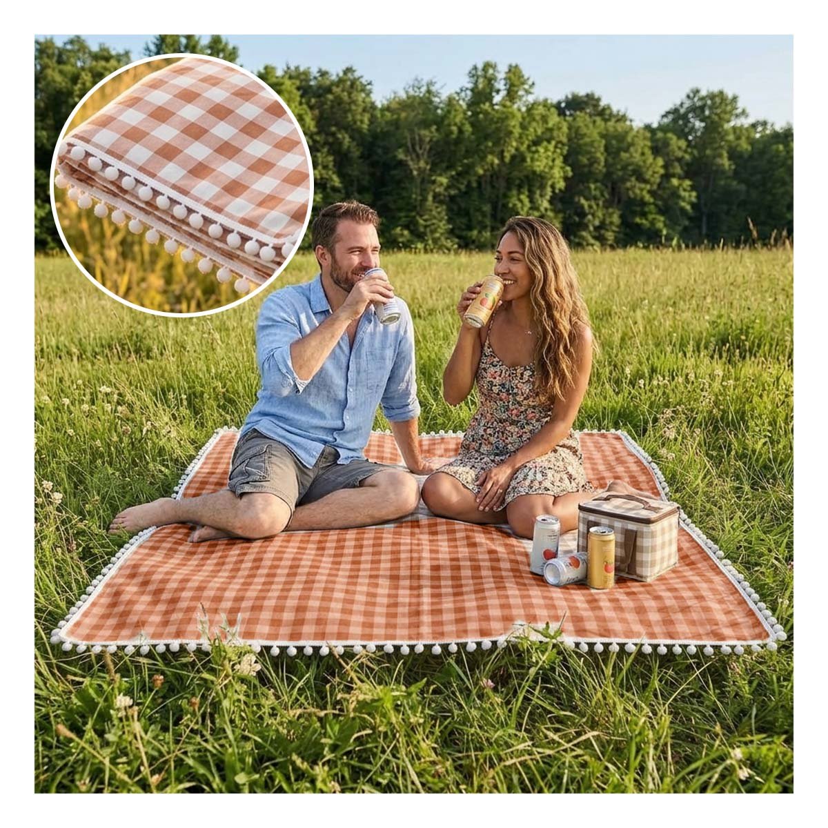 PACK2 COBIJA PICNIC CON BORDE DE MINI POMPONES PARA IR DE PASEO BEIGE Y BLANCO YREGALO STICKER - 2