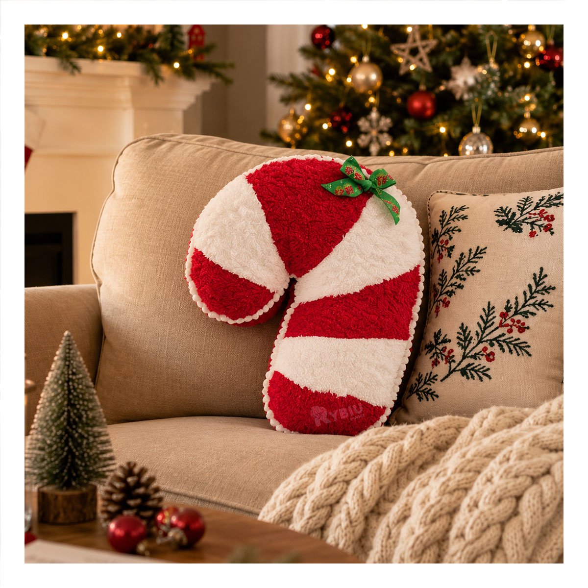 COJIN PARA SILLON CON DISENO DE BASTON EN PELUCHE CRESPO ROJO Y BLANCO Y LIGAS REGALO - 1