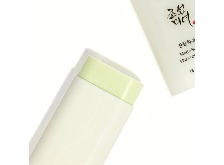 BEAUTY OF JOSEON BLOQUEADOR MATTE SUN STICK + CAMELIA SPF 50+ PA++++ EN BARRA - 2