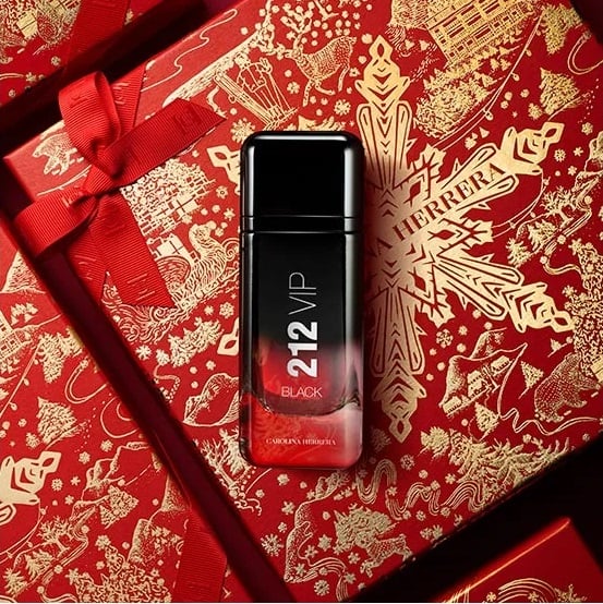 SET PERFUME CH 212 VIP BLACK HOMBRE EDP 100ML + SHOWER GEL 100ML + TRAVEL SPRAY 10ML - 2