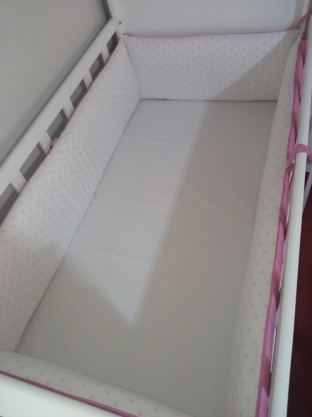 PROTECTOR CUNA BABYTU PALO ROSA LATERAL PARACHOQUES DISEÑO ESTRELLITAS - 2