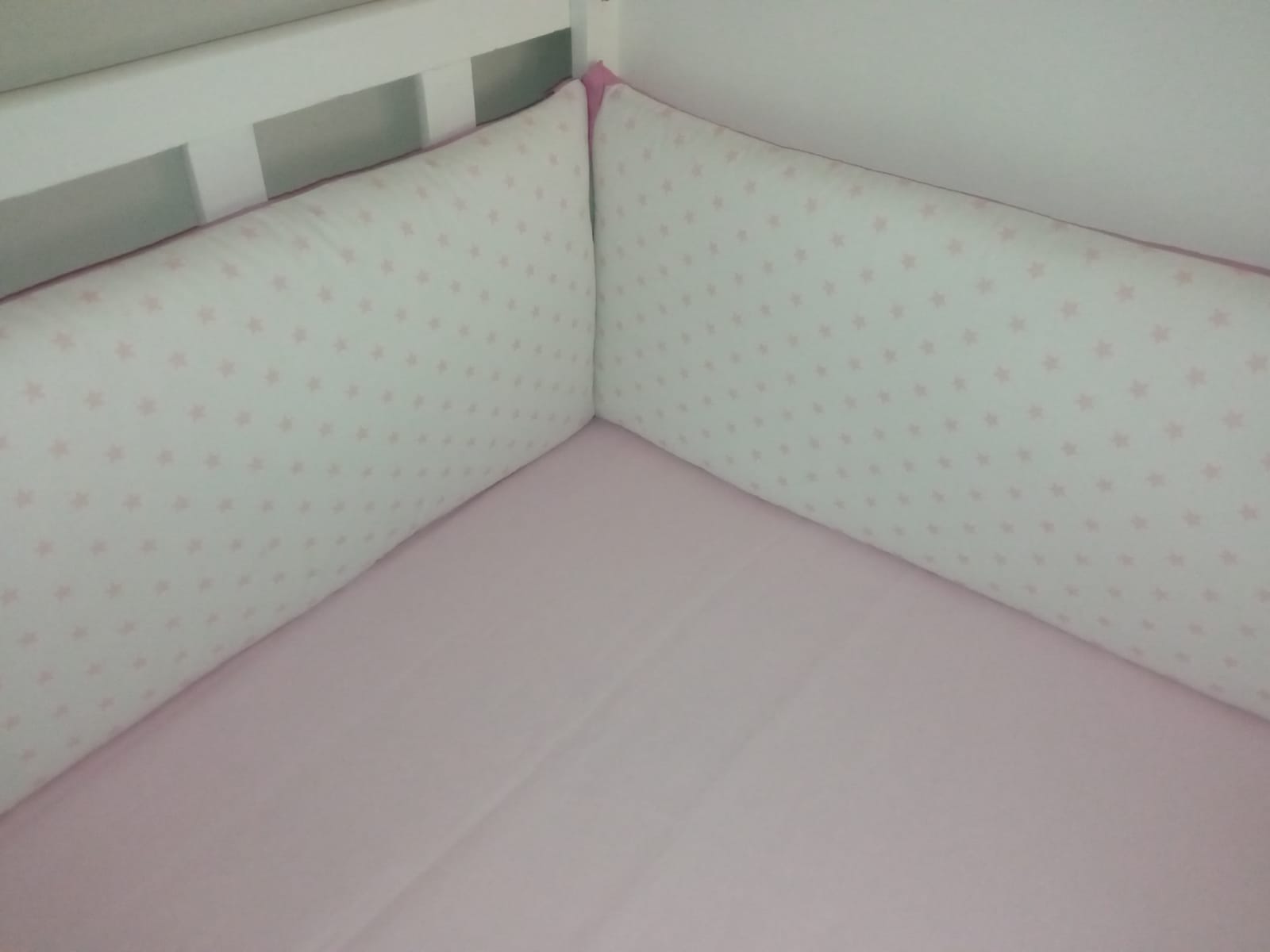 PROTECTOR CUNA BABYTU PALO ROSA LATERAL PARACHOQUES DISEÑO ESTRELLITAS - 4