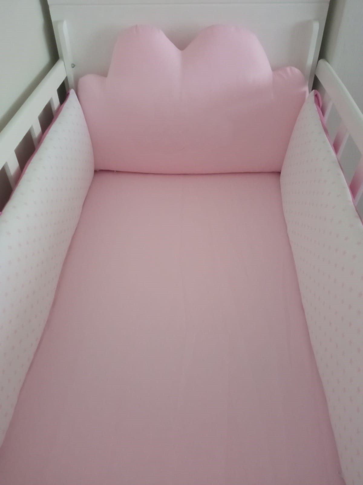 PROTECTOR CUNA BABYTU ROSADO LATERAL PARACHOQUES DISEÑO ESTRELLITAS Y CABEZAL NUBE - 1