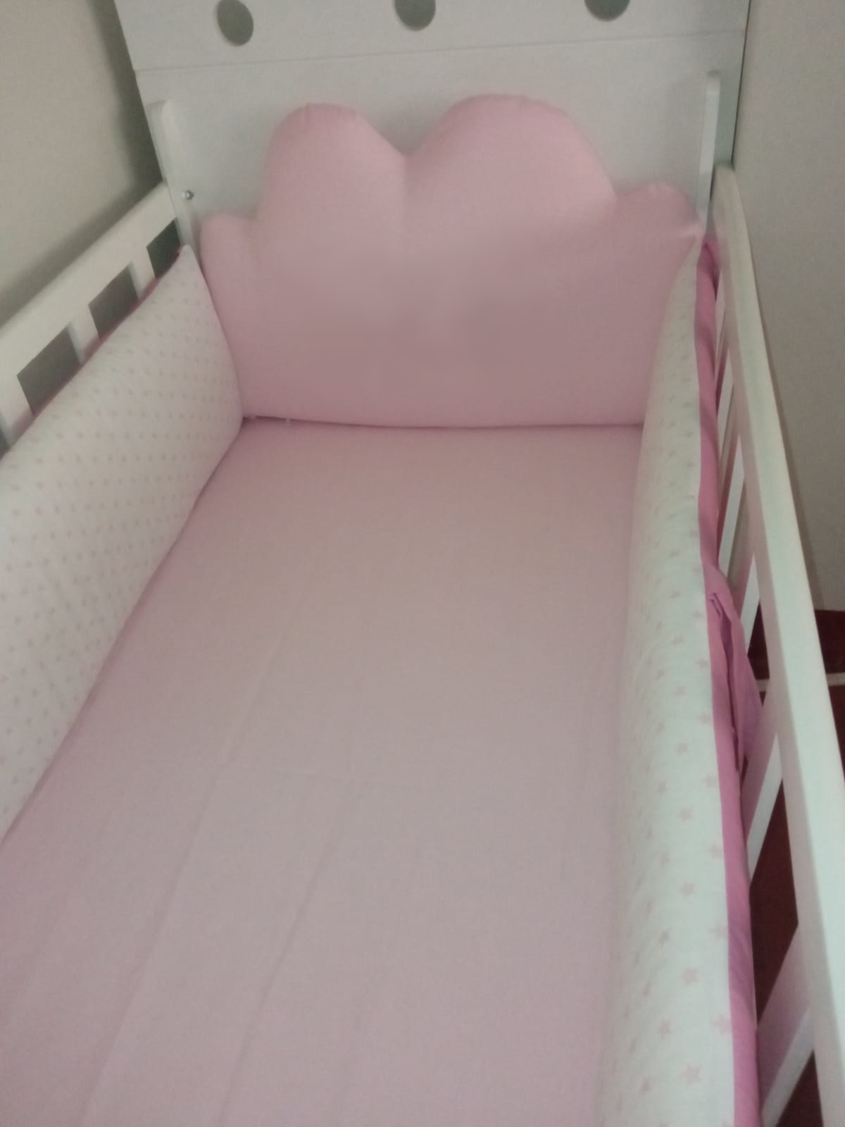 PROTECTOR CUNA BABYTU ROSADO LATERAL PARACHOQUES DISEÑO ESTRELLITAS Y CABEZAL NUBE - 2