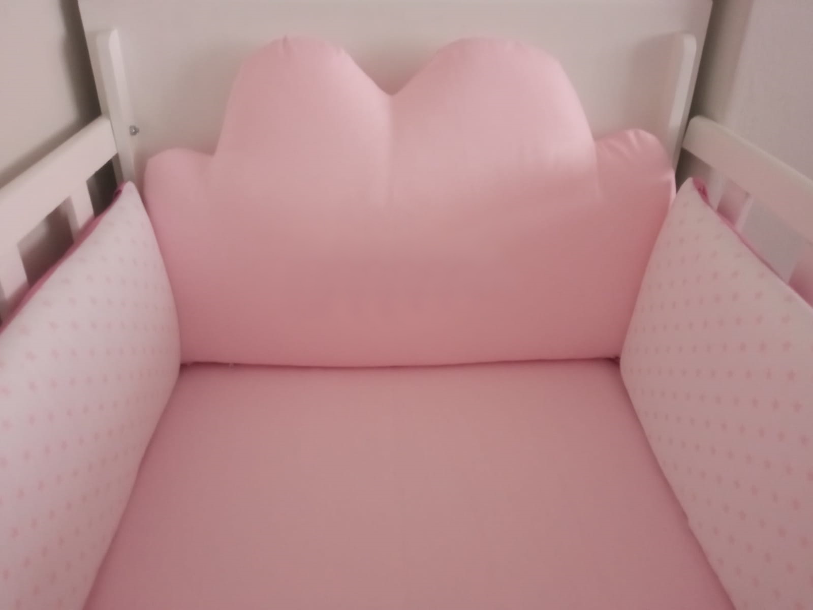 PROTECTOR CUNA BABYTU ROSADO LATERAL PARACHOQUES DISEÑO ESTRELLITAS Y CABEZAL NUBE - 5