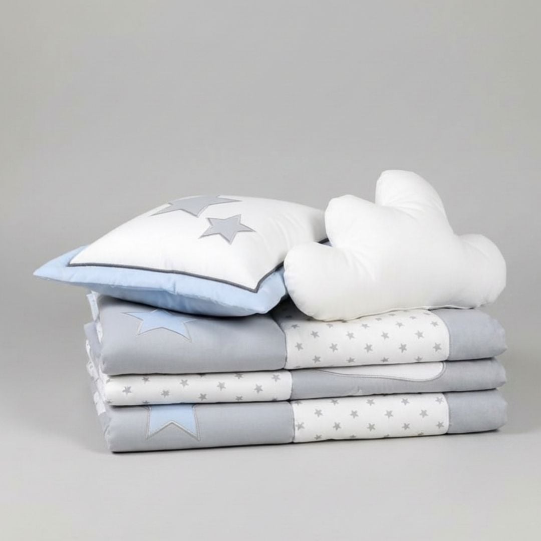 SET CUNA BABYTU CELESTE BORDADO DISEÑO NUBES Y ESTRELITAS NIÑO - 3