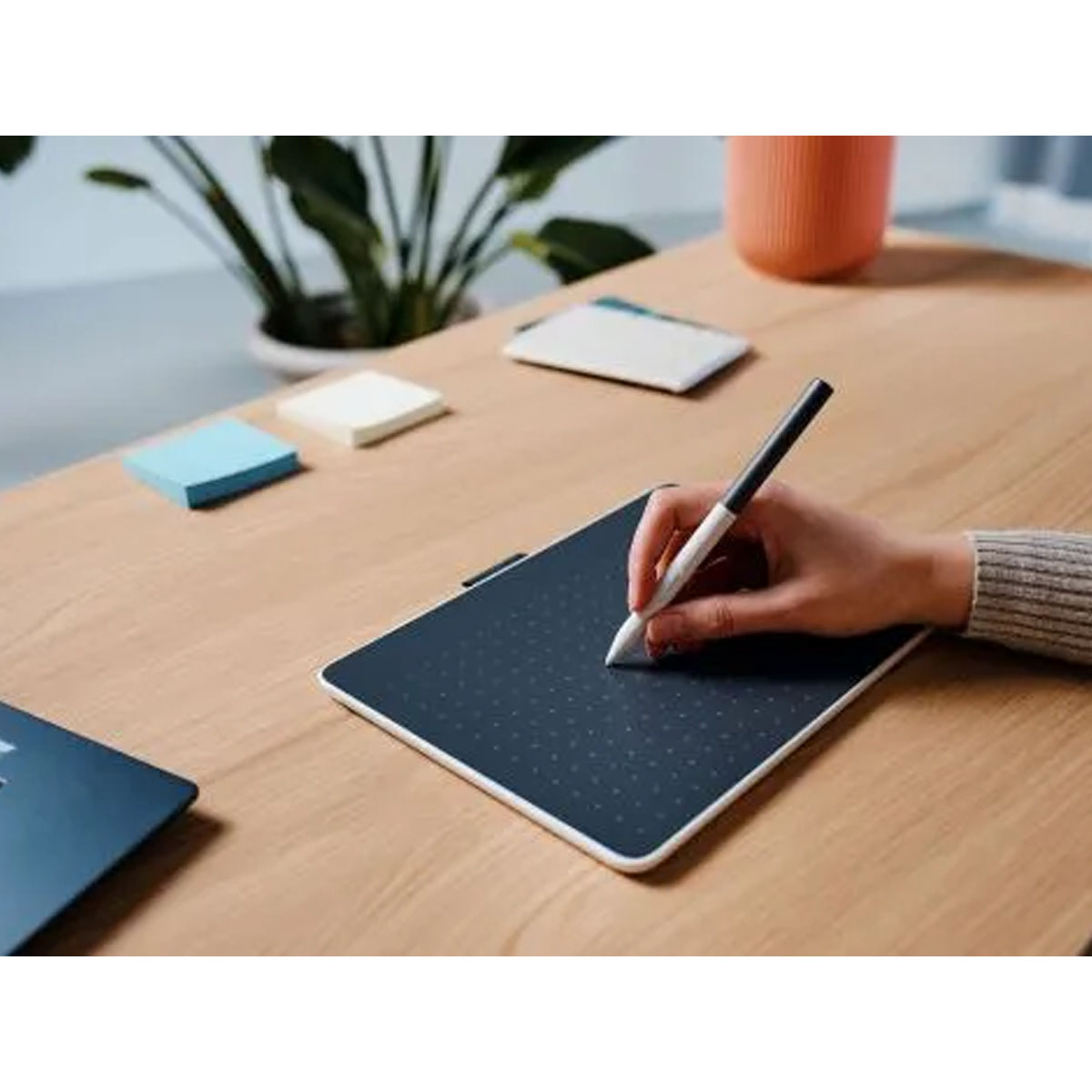 TABLETA GRAFICA WACOM ONE MEDIANO, BLUETOOTH CTC6110WLW0A - 5