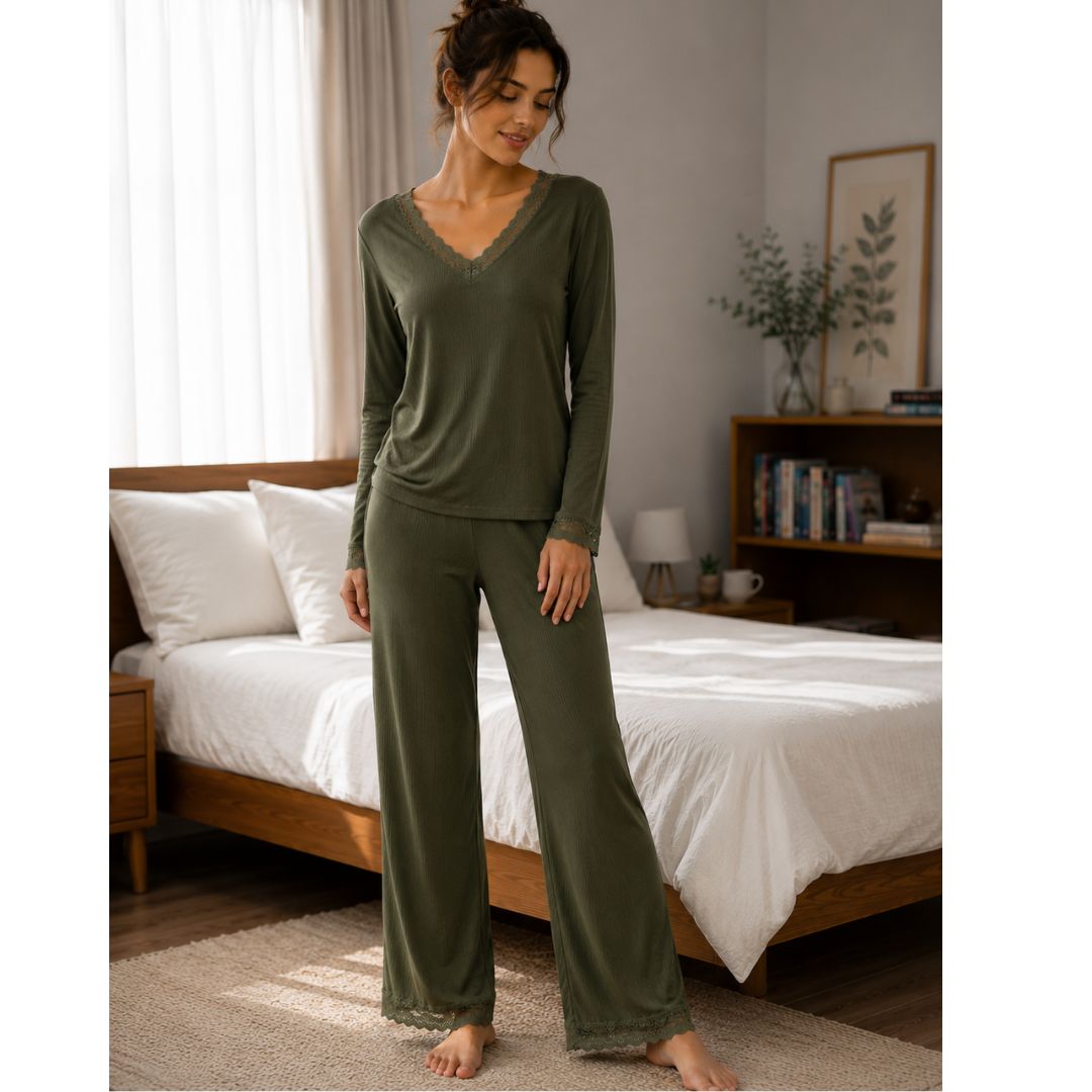 PIJAMA CÓMODA ALGODÓN PIMA CON ENCAJE MANGA LARGA + PANTALÓN COLOR VERDE MILITAR - 1