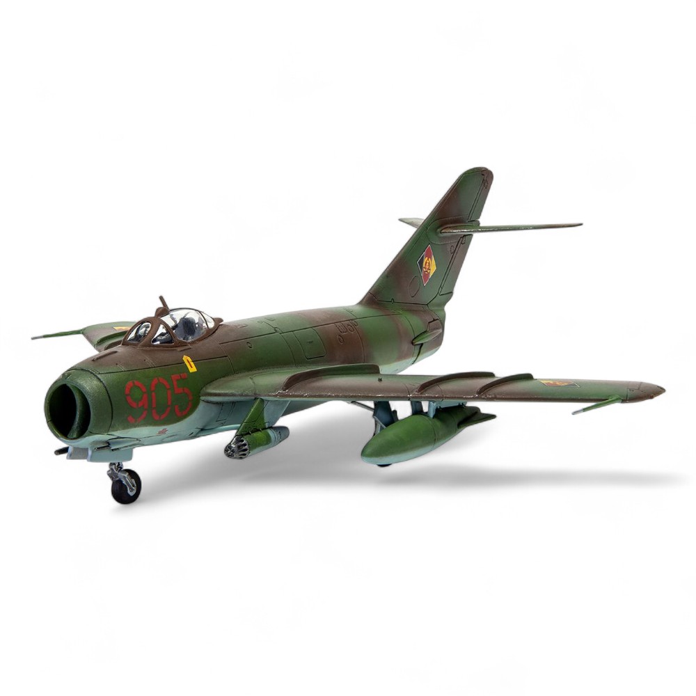PZL LIM-5 MODEL KIT 1/72 - 2