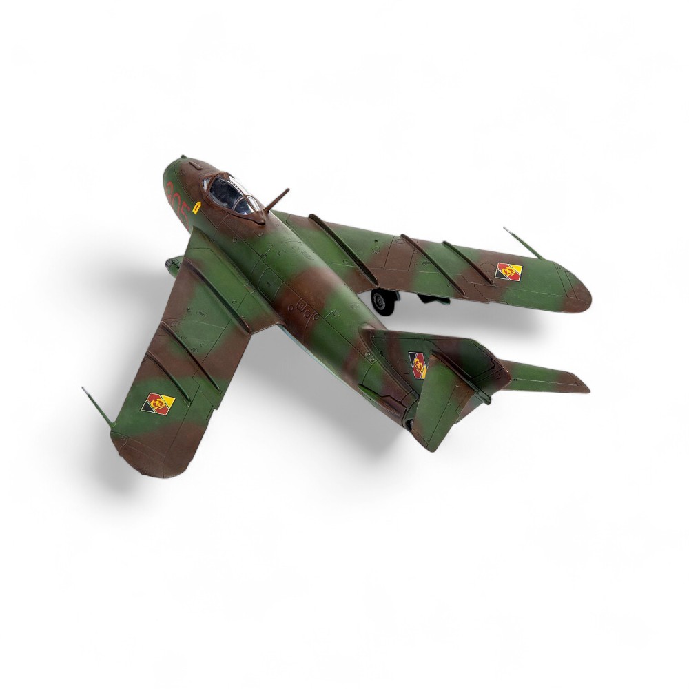 PZL LIM-5 MODEL KIT 1/72 - 4