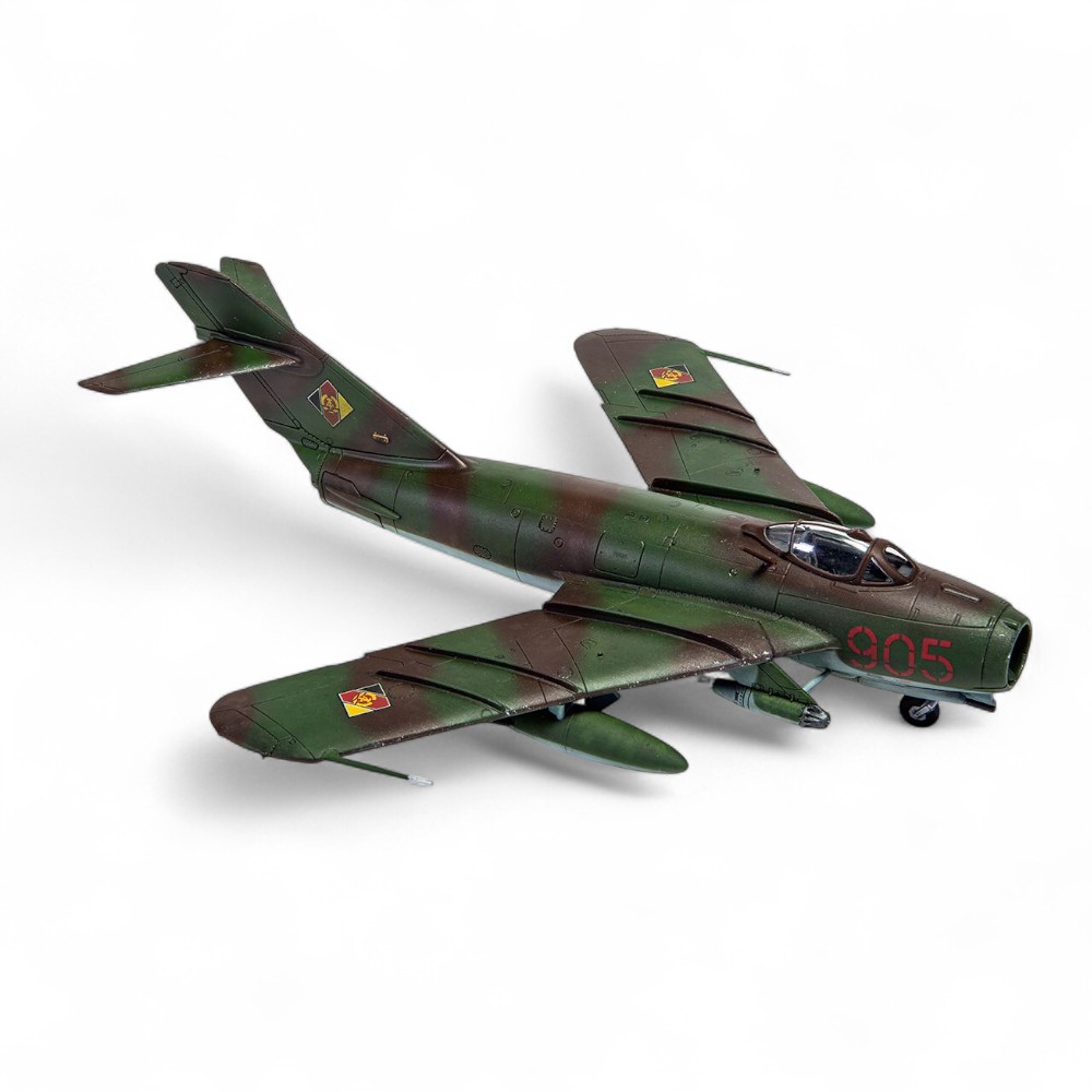 PZL LIM-5 MODEL KIT 1/72 - 8