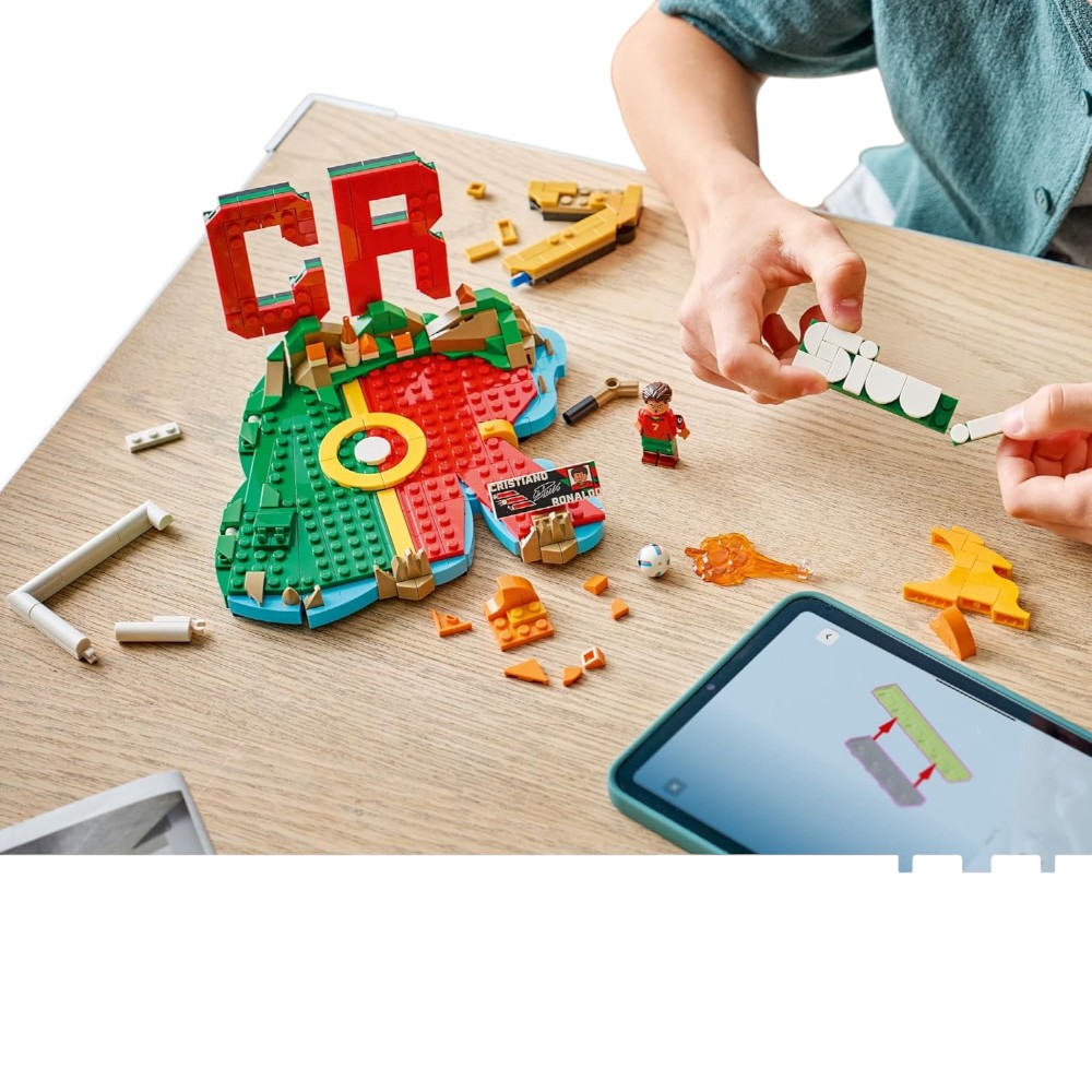 LEGO EDITIONS 43012 CRISTIANO RONALDO FENÓMENOS DEL FÚTBOL (490 PIEZAS) - 3