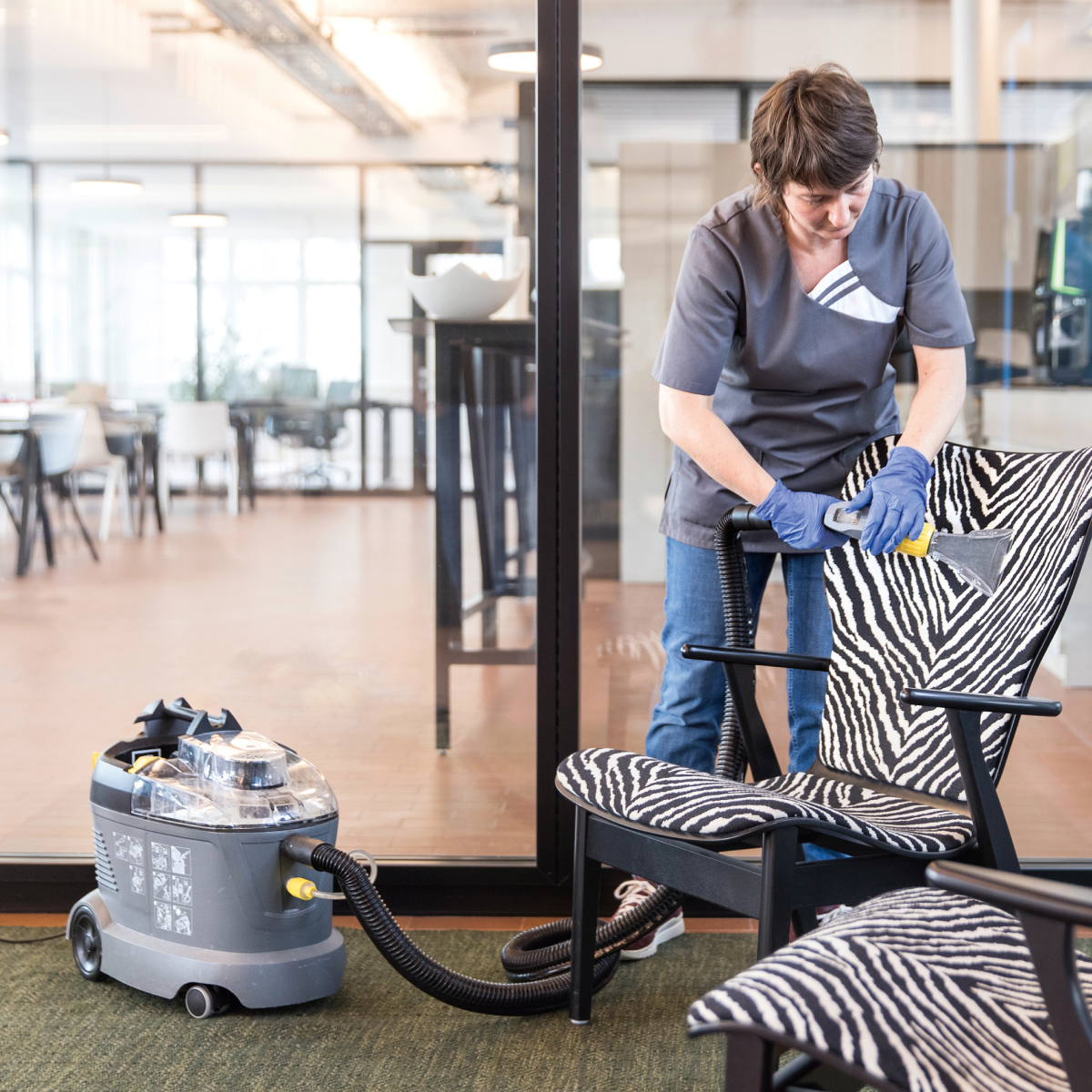 LAVA TAPICES PUZZI8/1 1200W 8L KARCHER - 5
