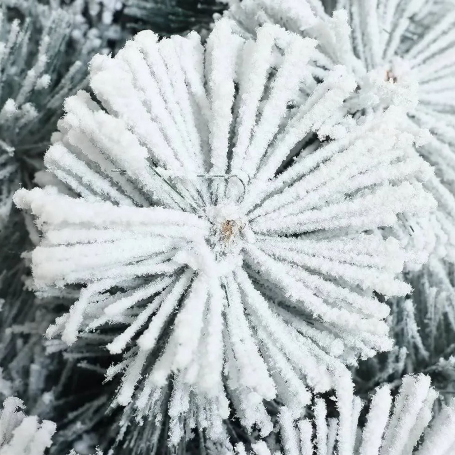 ÁRBOL DECORATIVO NEVADO 2.10 METROS NR21O - 2