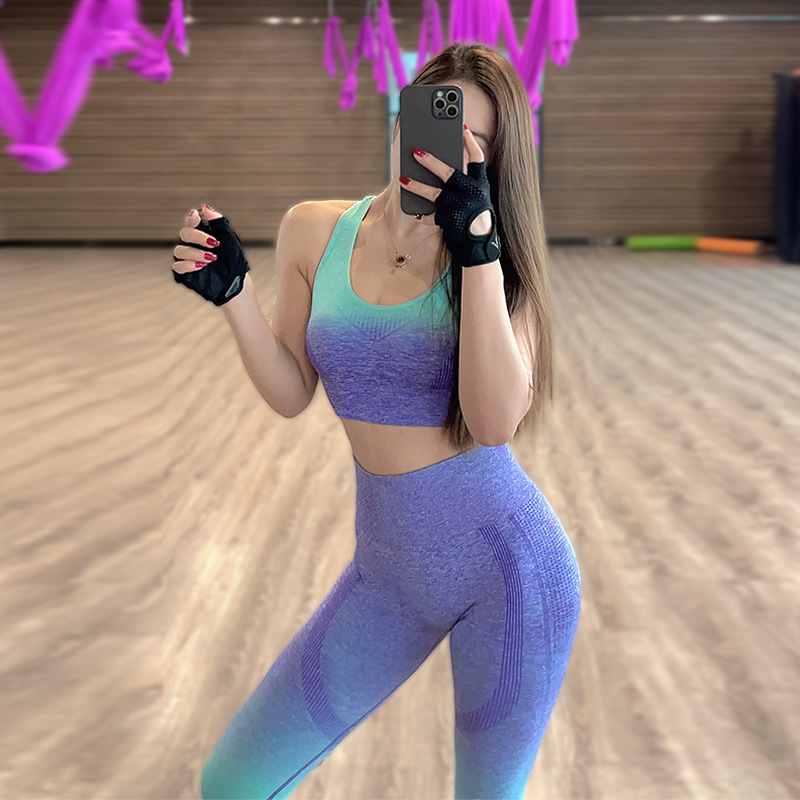 CONJUNTO DEPORTIVO MUJER CON TOP Y PANTALÓN PUSH UP - 1